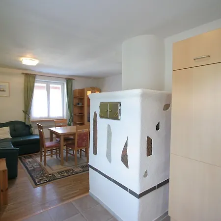 Neumayer Apartment *